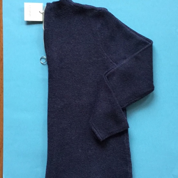 Femme Fatale Sweater - Picture 4 of 7